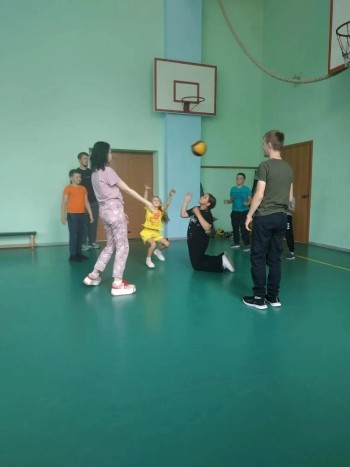 Спортивные игры: "Картошка", пионербол